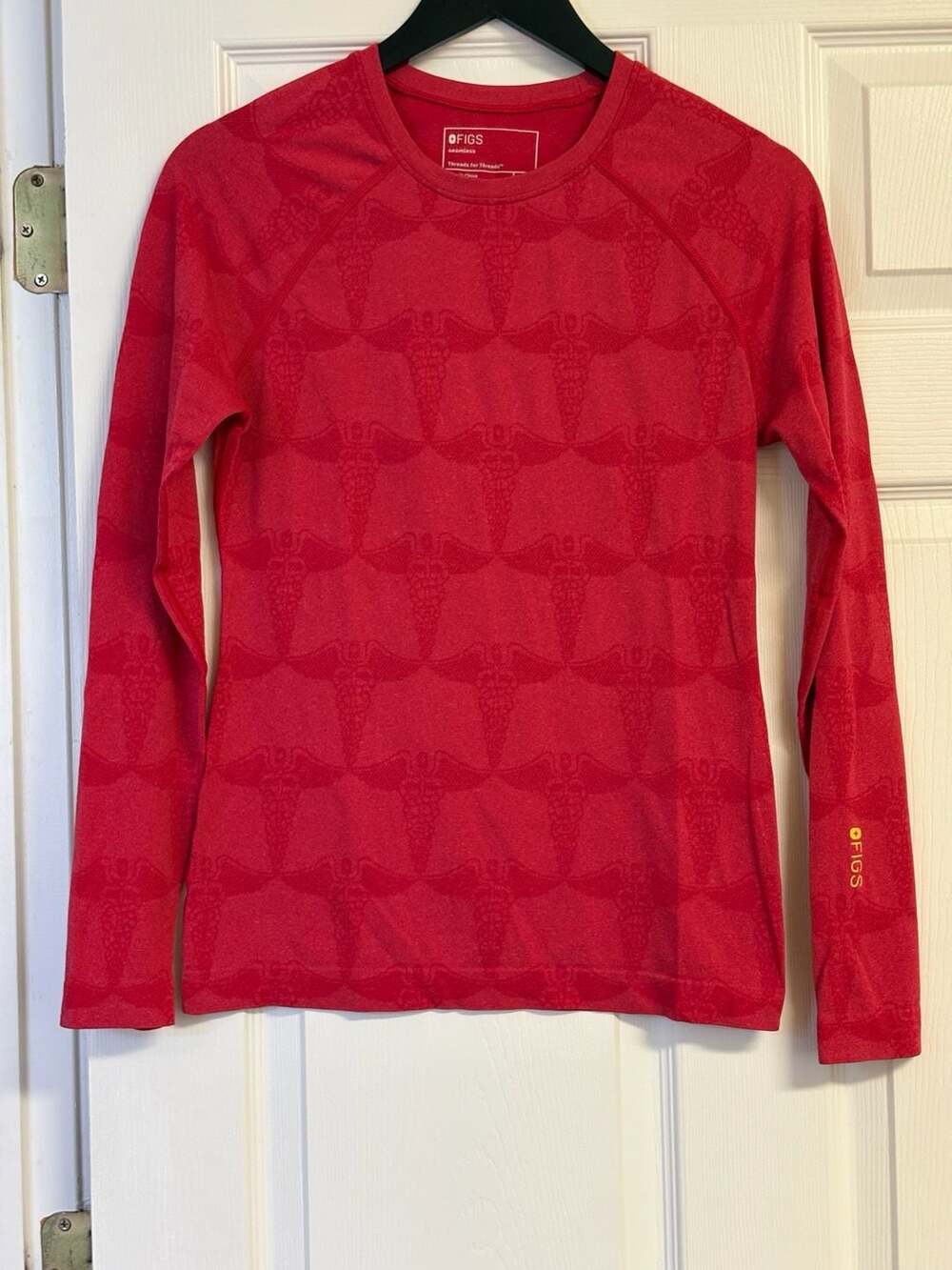 Figs Salta Seamless Long Sleeve Underscrub Size M Red Caduceus